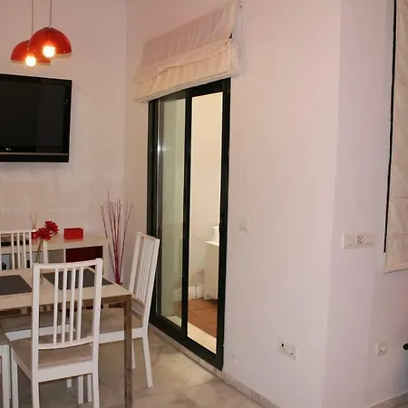 Rg Triana, Calle Castilla Con Patio *