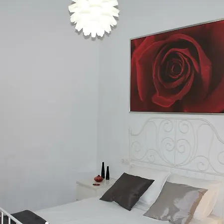 Rg Triana, Calle Castilla Con Patio *